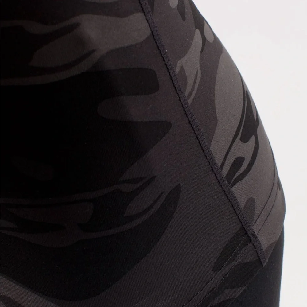 Lululemon Cool Racerback Tank Size 4 Black / Black Retro Camo